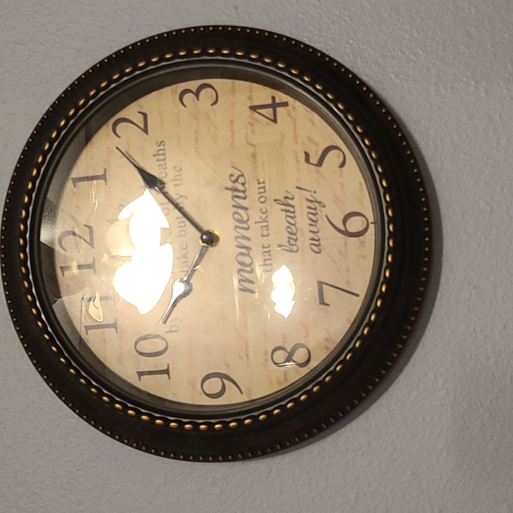 Adorable Clock for Farmhouse